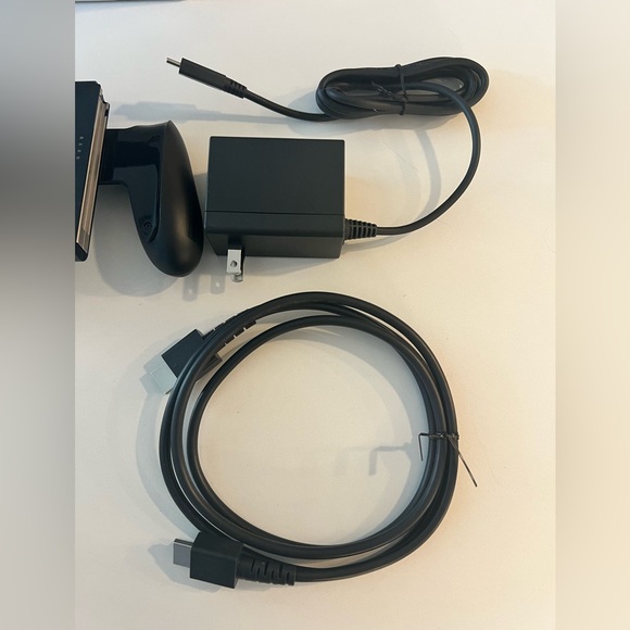 Near Mint Nintendo Switch OLED Video Game Console - Picture 5 of 7